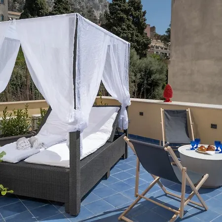 29 Center Taormina