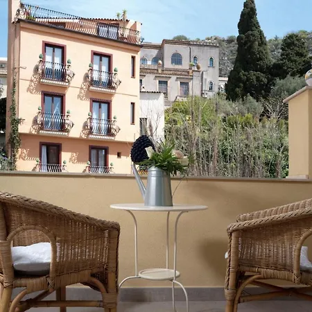 29 Center * Taormina