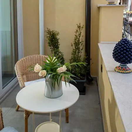 29 Center * Taormina